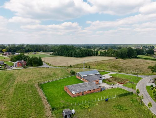                                         Magazijn met woonst te koop in Berbroek, € 399.000
